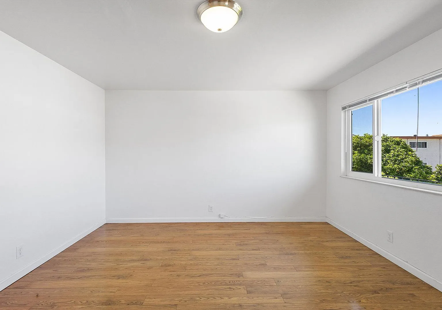 2136 Lincoln Ave #P - 2 bedroom | 1 bath | Upper unit — Photo 4