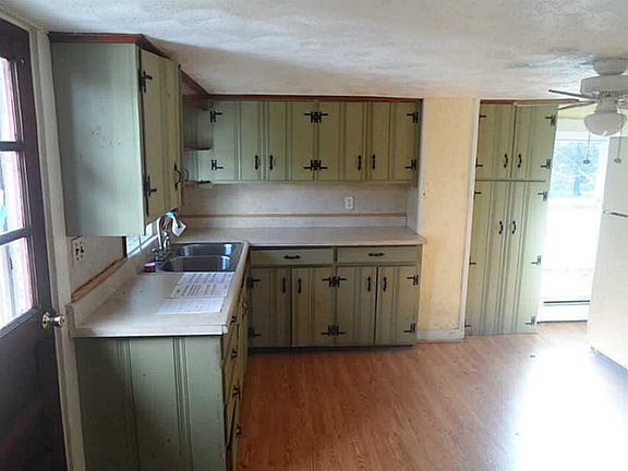 3rd image of 225 East Ave