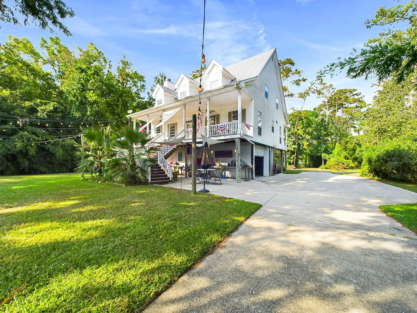 Private Furnished Riverfront Estate with Dock & Guest Apartment — Photo 4