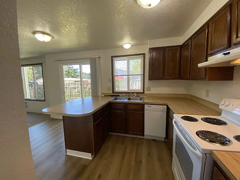 152 NE Atkinson Ct #33 — Photo 8
