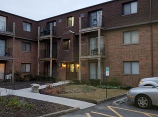 4152 Central Rd APT 1W, Glenview, IL 60025