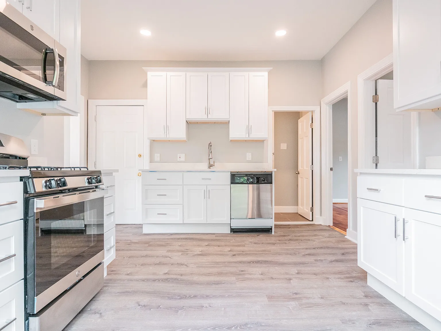 16 Rossmore - 1 — Photo 3