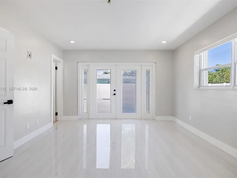 1221 SE 10th St — Photo 16