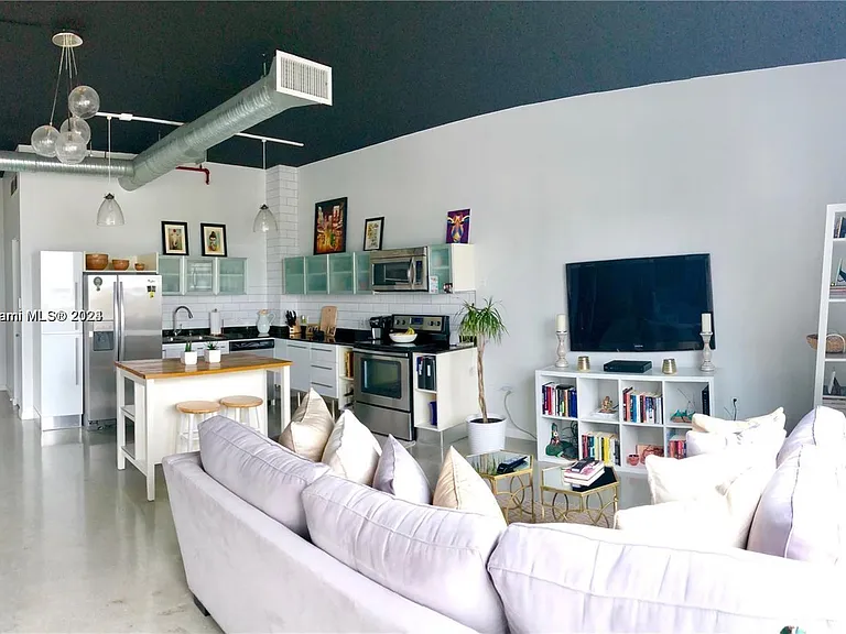10 SW South River Dr #10 — Photo 12