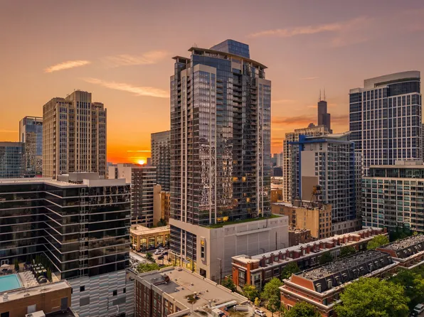 100 E 14th St APT 2706, Chicago, IL 60605