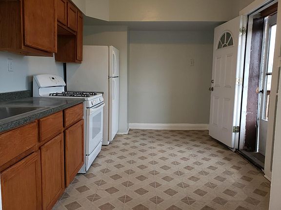 3rd image of 3240 W Sunnyside Ave APT 3