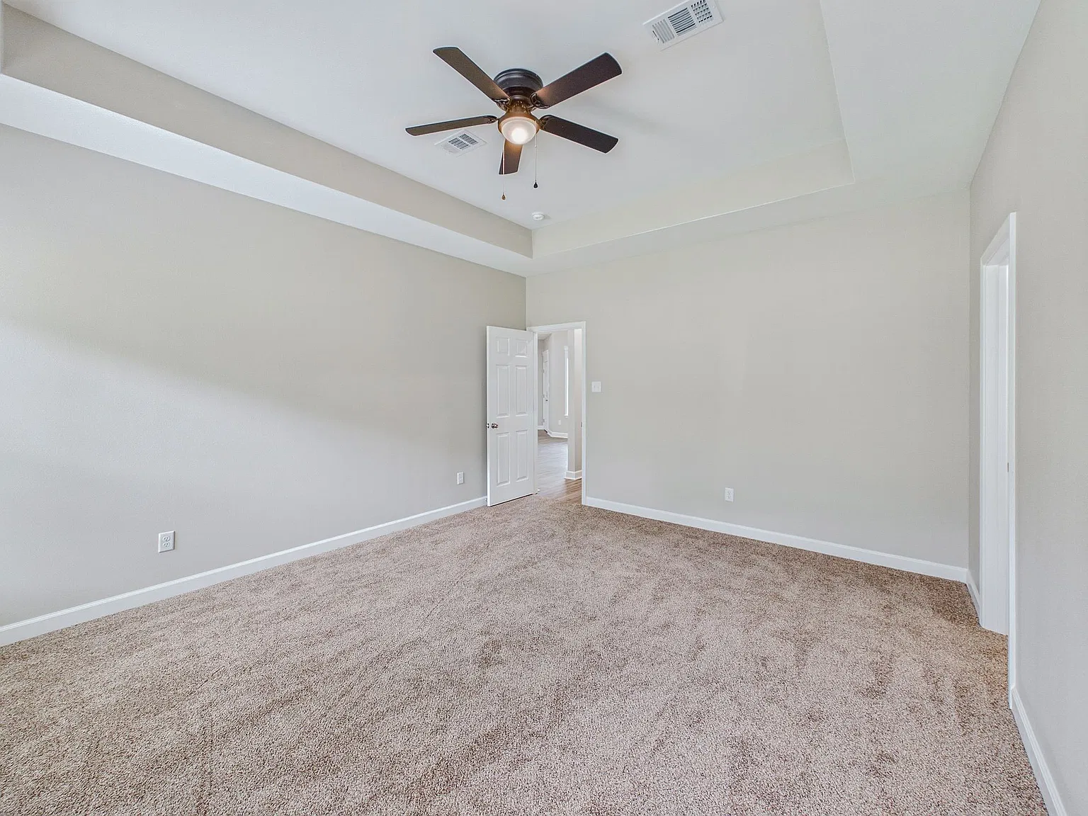 302 Redbud Ct — Photo 4