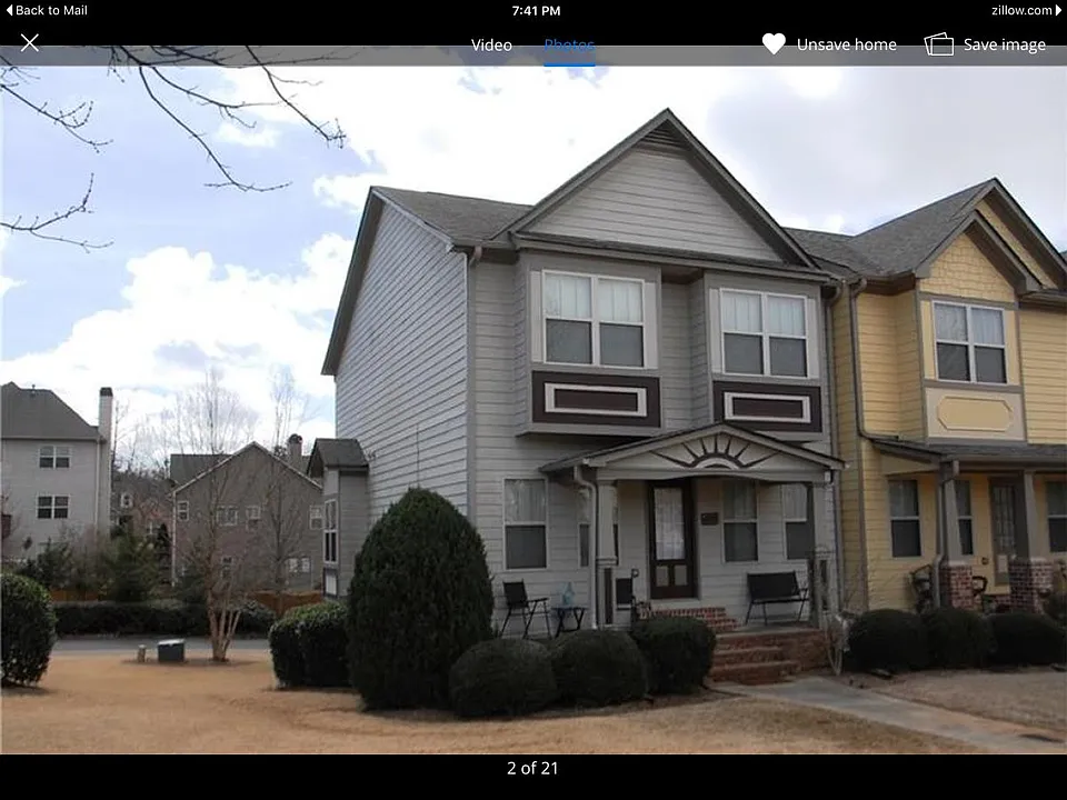 407 Royal Crescent Ln E