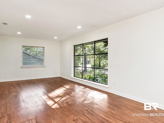 4th image of 2460 Lilac Ave
