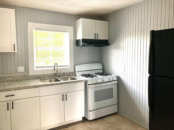 5th image of 3315 Reeves St APT 3