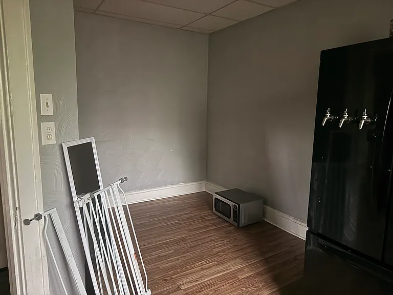 631 S Oakland Ave #201 — Photo 3
