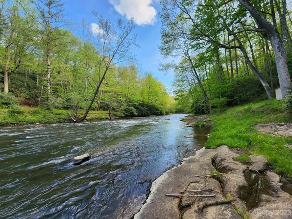 542 Allen Mountain Ln, Spruce Pine, NC 28777