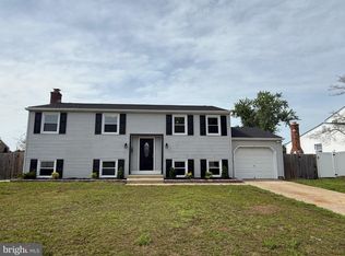 6 Spring Hill Dr, Laurel Springs, NJ 08021