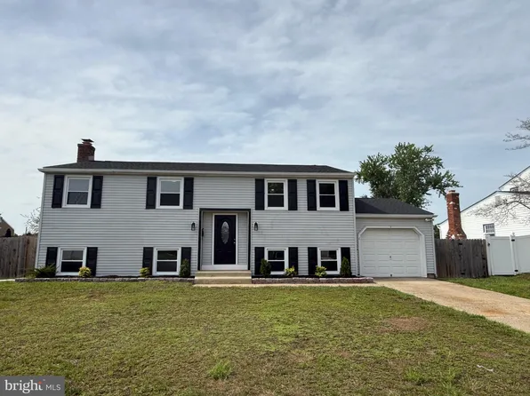 6 Spring Hill Dr, Laurel Springs, NJ 08021