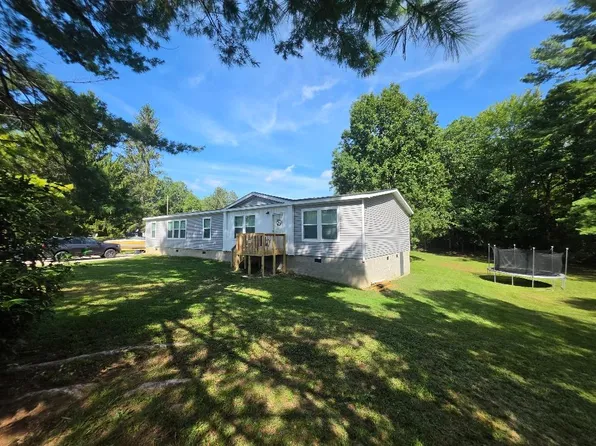 322 Pinewood Dr, Shady Spring, WV 25918
