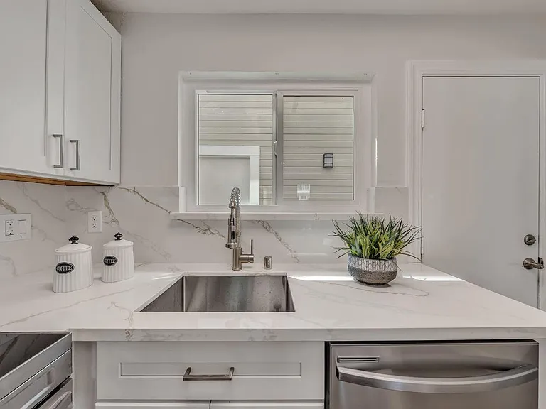 948 Wyandotte Ave #950 — Photo 24
