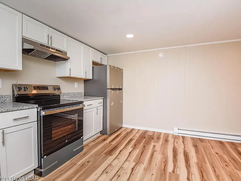 451 Moss St #1 — Photo 2