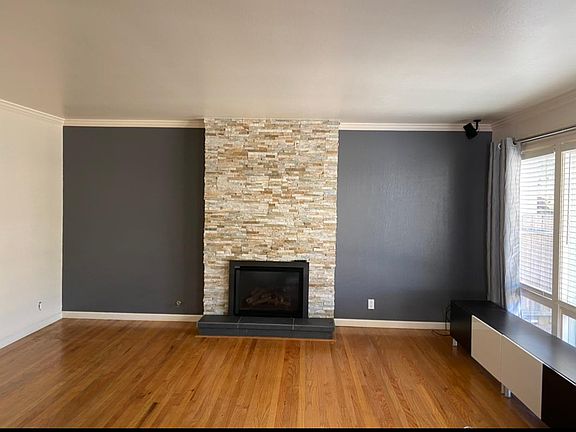 Living room featuring a gas fireplace (remote control)
