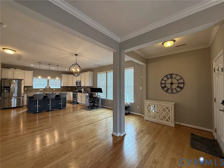 8049 Ellendale Dr — Photo 8