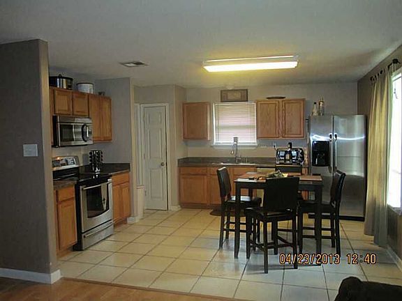 2nd image of 2828 Jeanne Dr
