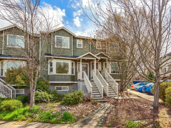 894 Blackberry Ln, Ashland, OR 97520