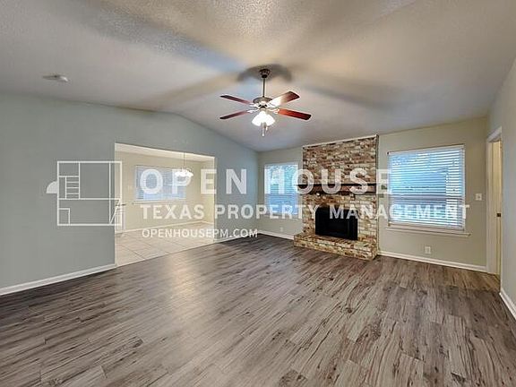 3rd image of 614 Aspenway Cir