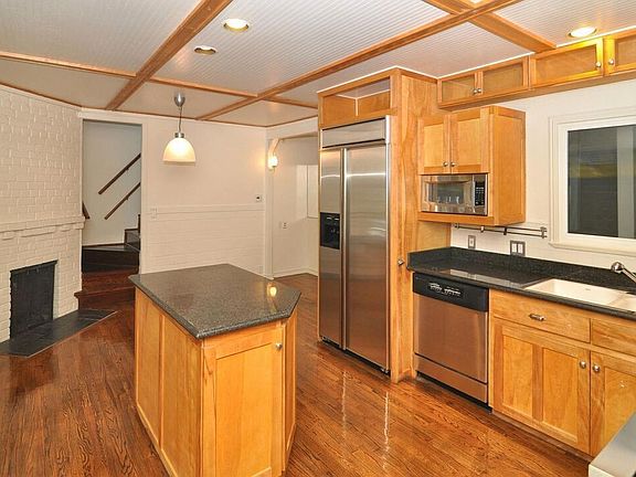 4th image of 8904 Wonderland Ave