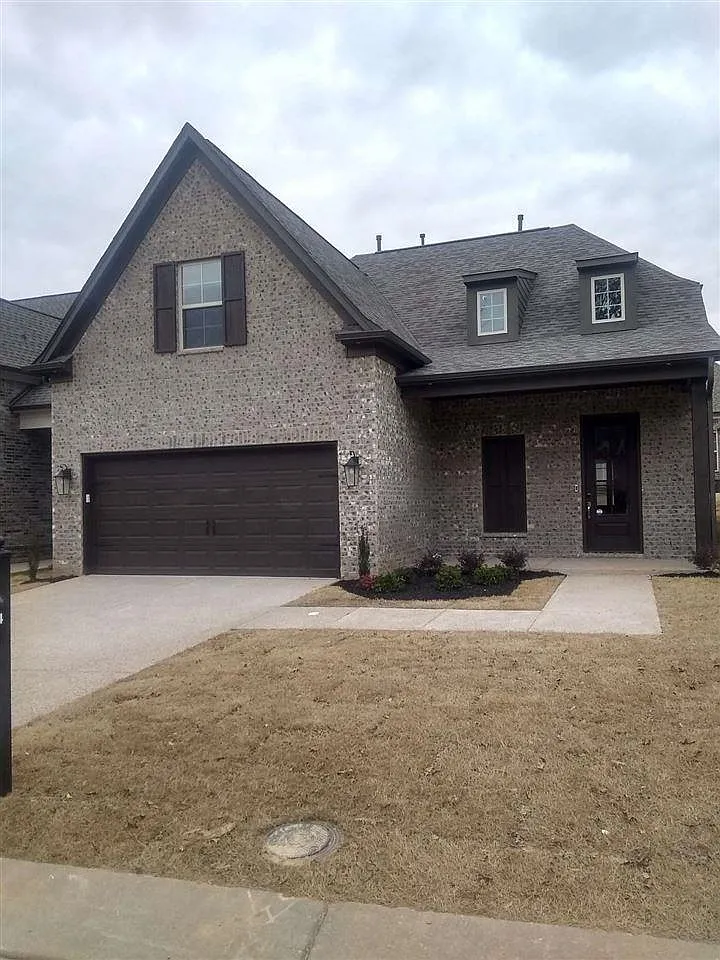 4 bed, 2.5 bath, 2265 sqft, $2,790 — Photo 1