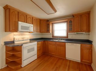 367 Edison Ave, Belleville, MI 48111