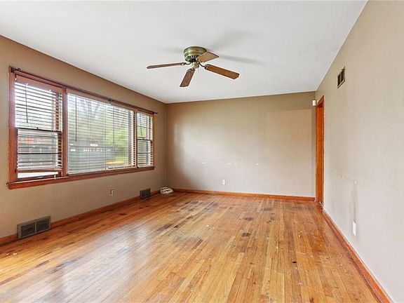 3rd image of 6509 E 110th St