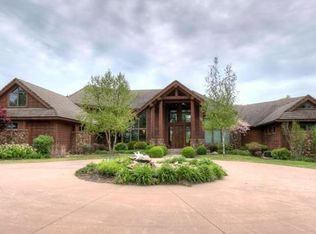 2000 NE 132nd St, Smithville, MO 64089