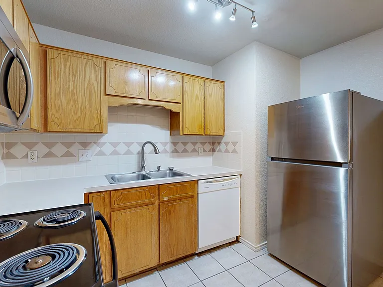 2806 Kerrville Ct #B — Photo 6