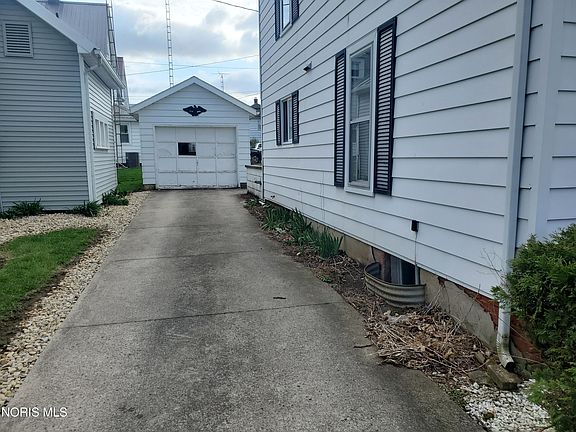 5th image of 131 N Hazel St