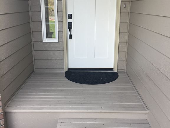 4th image of 1801 SW Loerland Dr