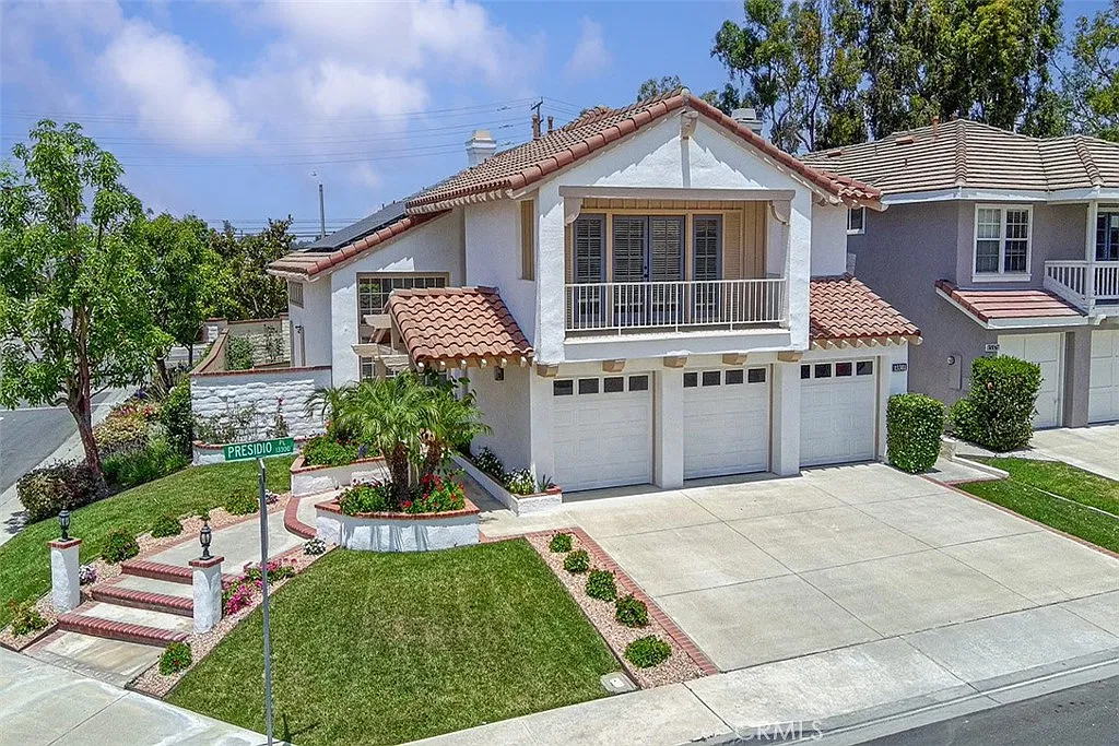 5 bed, 2888 sqft, $6,550 — Photo 1