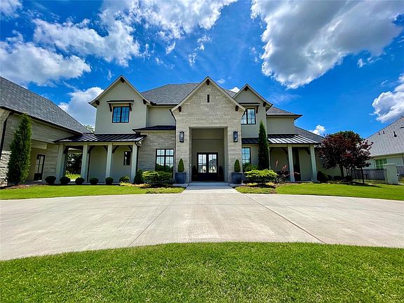 3rd image of 2709 Crittenden Dr