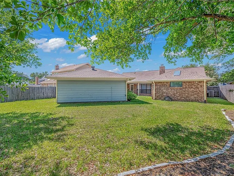 1806 Rosebud Ct — Photo 24