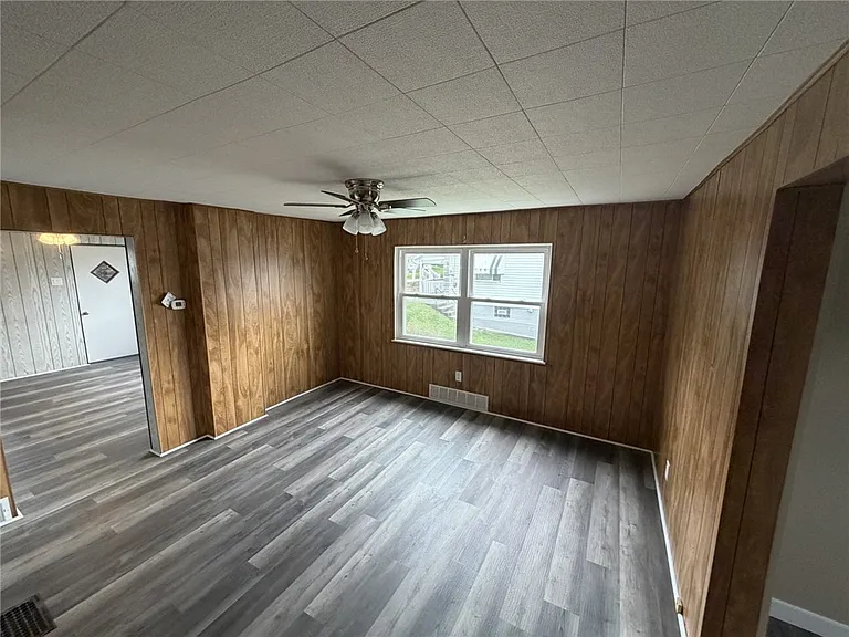 1154 Eisenhower Dr — Photo 12