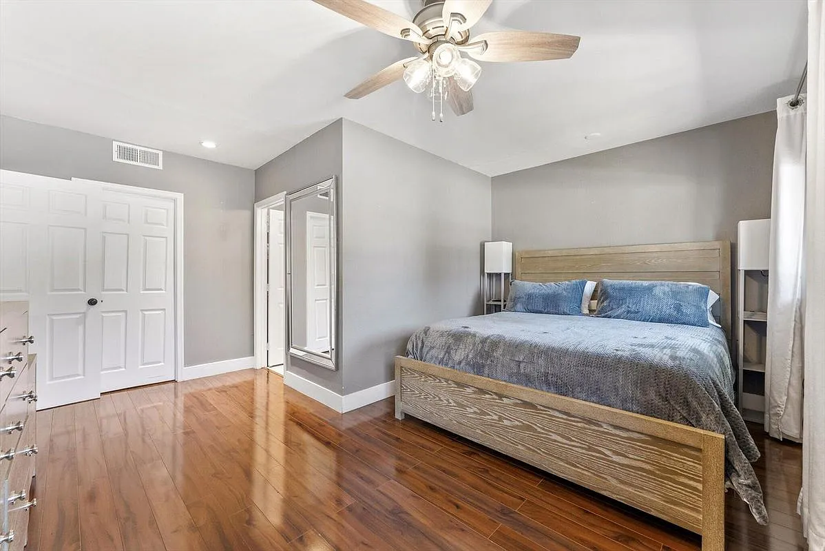 2 bed, 2.0 bath, 1681 sqft, $5,000 — Photo 4