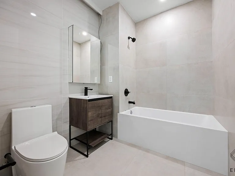 942 New York Ave #2L — Photo 12