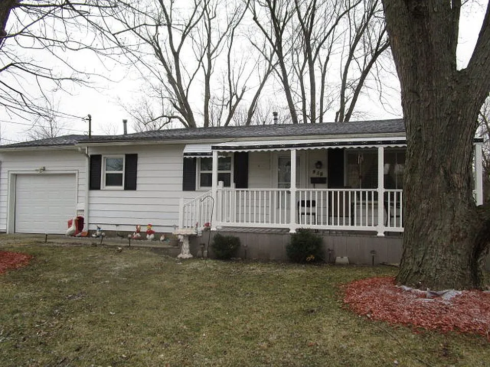 915 Wilson St photo 1