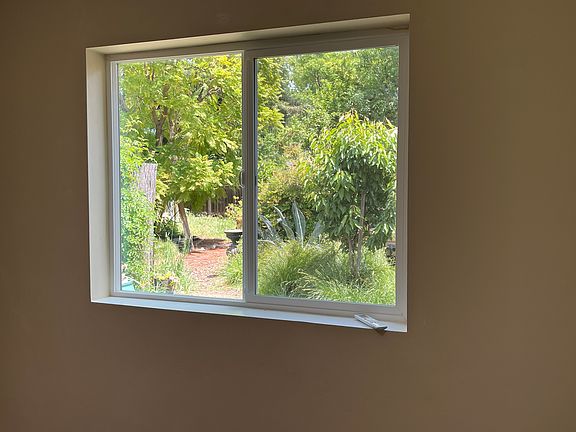 5th image of 1812 Amador Ave