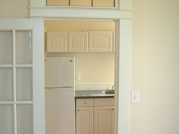3rd image of 1050 N 36th St #9