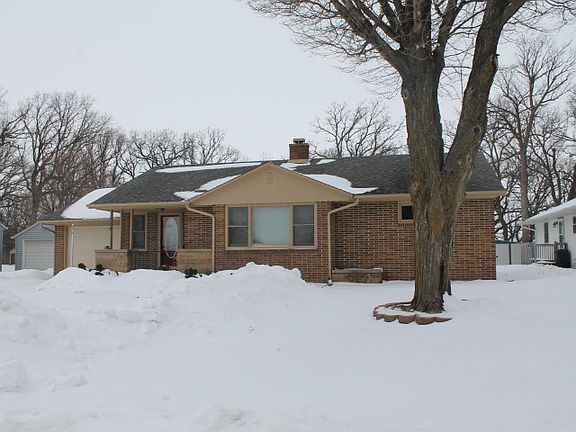 3rd image of 524 Fairing Ave