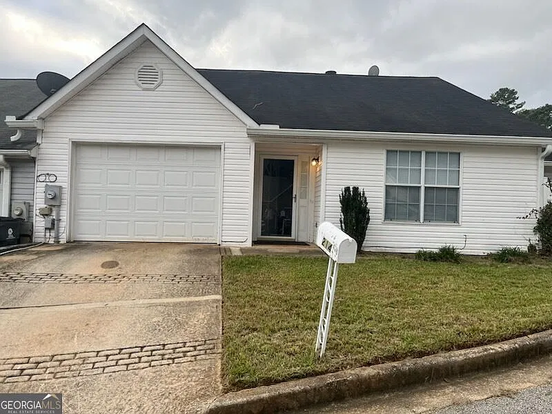 3 bed, 2.5 bath, 1892 sqft, $1,975 — Photo 1