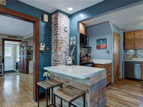 5th image of 818 Maple Street