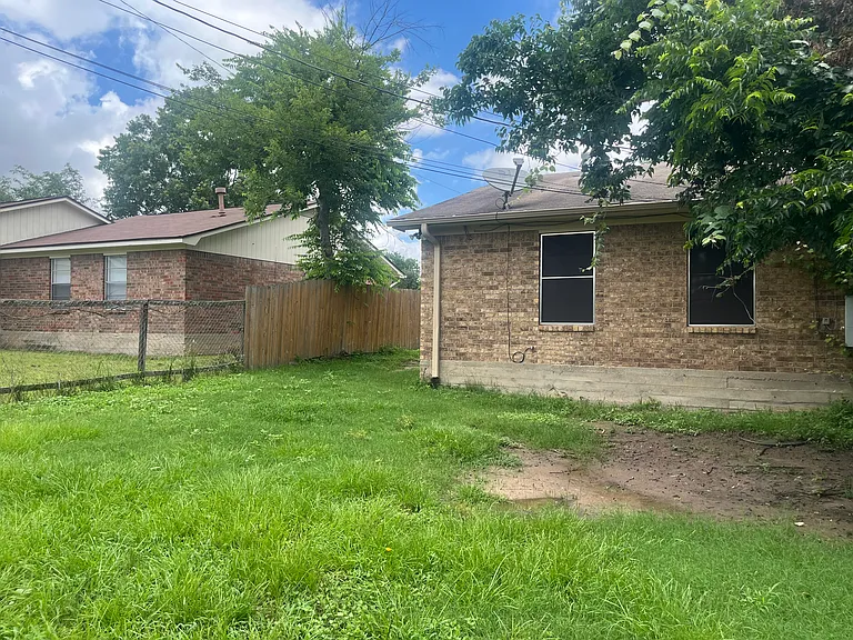 3700 Forestwood Dr — Photo 13
