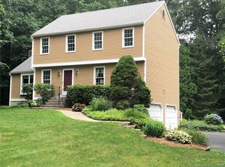 19 Colonial Dr, Clinton, CT 06413