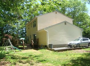 9 Loretta Ln, Oak Ridge, NJ 07438