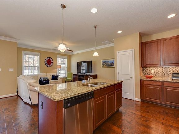 4th image of 1117 Chatham Ln